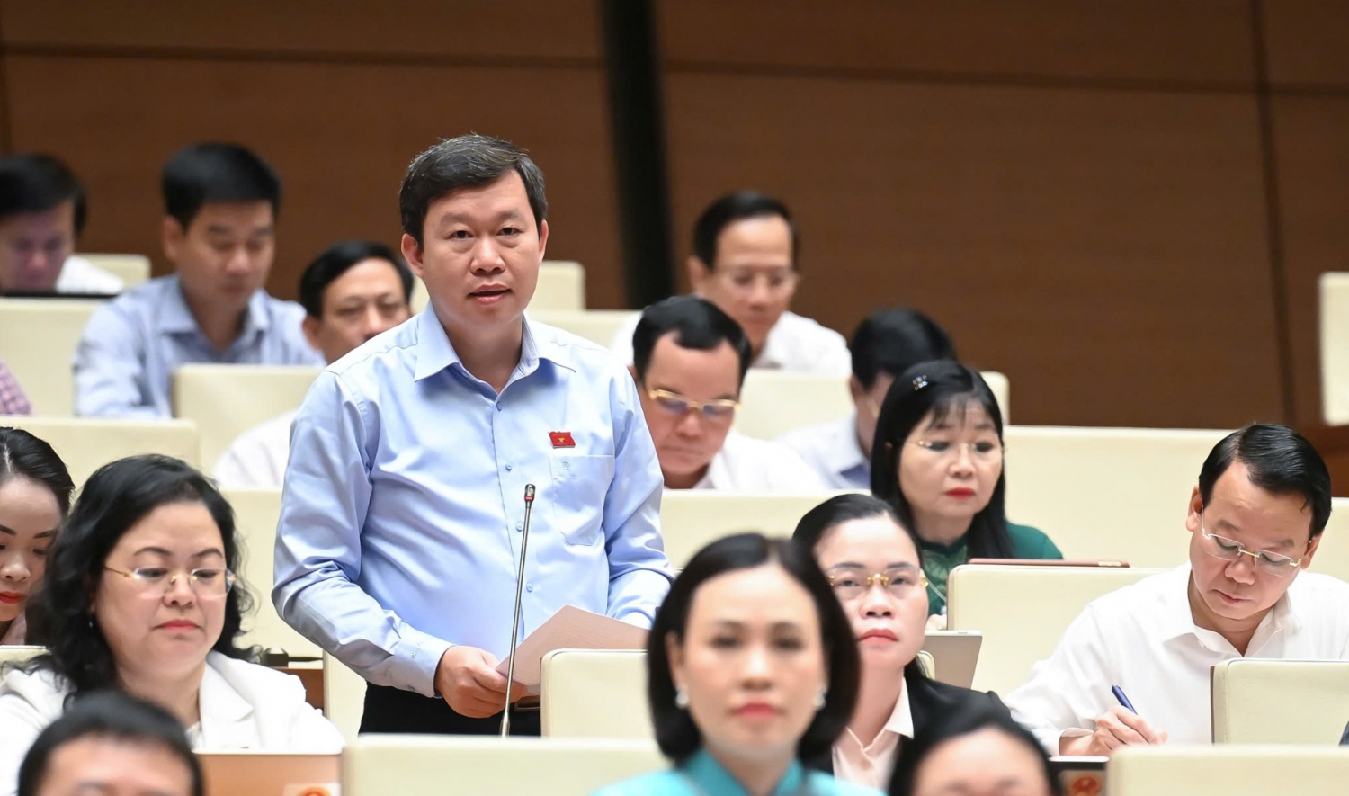Đại biểu đề xuất trụ sở dôi dư chuyển thành nhà đỗ xe thông minh