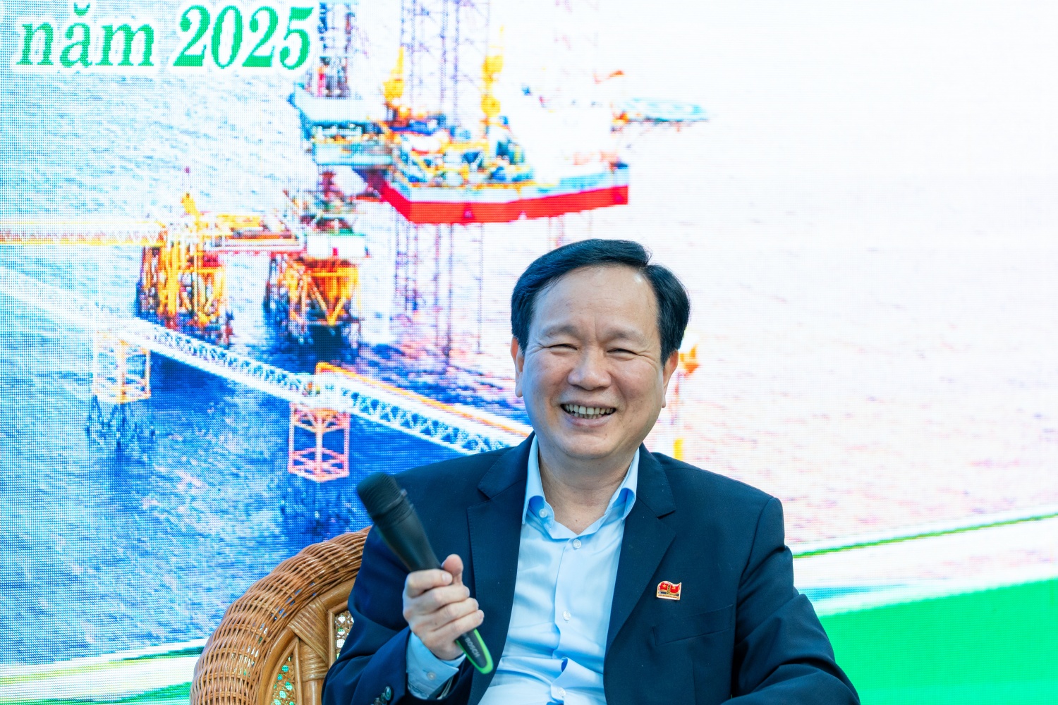 Tổng Giám đốc Vietsovpetro đối thoại cùng tuổi trẻ: Khơi dậy khát vọng, dẫn lối tương lai Tổng Giám đốc Vietsovpetro đối thoại cùng tuổi trẻ: Khơi dậy khát vọng, dẫn lối tương lai