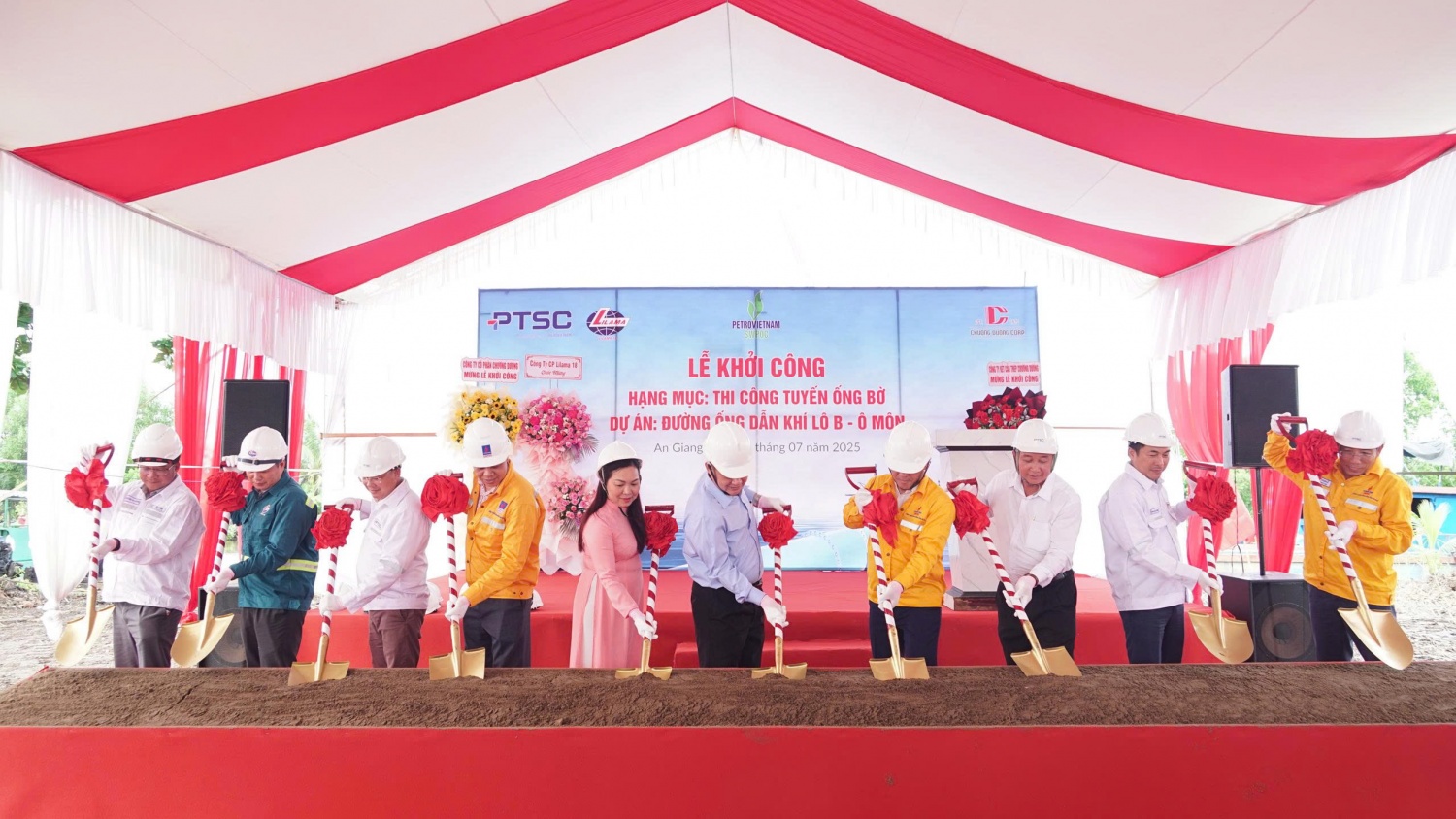 Khởi công hạng mục tuyến ống bờ Dự án đường ống dẫn khí Lô B – Ô Môn Khởi công hạng mục tuyến ống bờ dự án Đường ống dẫn khí Lô B - Ô Môn