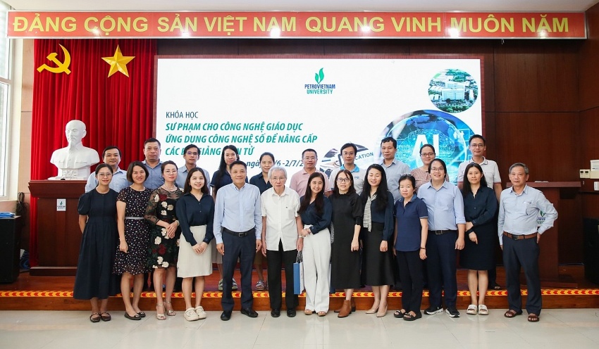 PVU tổ chức thành công khóa đào tạo “Nâng cao kỹ năng ứng dụng công nghệ số trong giảng dạy” PVU tổ chức thành công khóa đào tạo nâng cao kỹ năng ứng dụng công nghệ số trong giảng dạy