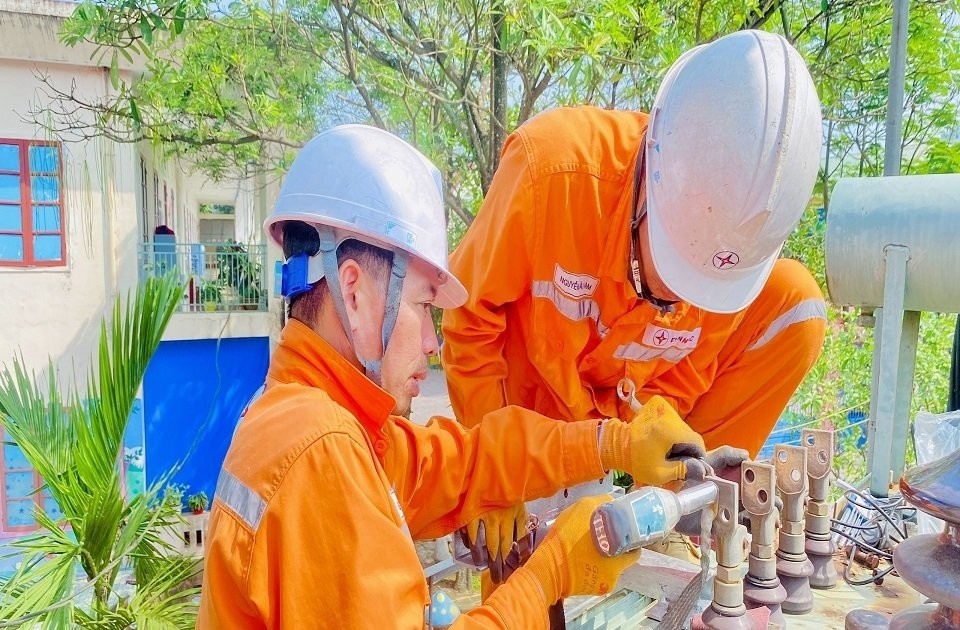 Kỷ lục tiêu thụ điện giữa thời tiết cực đoan: Hệ thống điện đang vận hành ra sao?