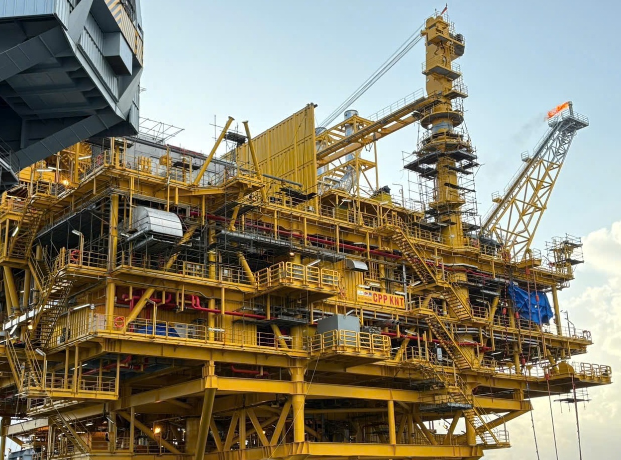 Kinh Ngu Trang - Kinh Ngu Trang Nam Field Development Project Officially Receives First Commercial Oil Flow