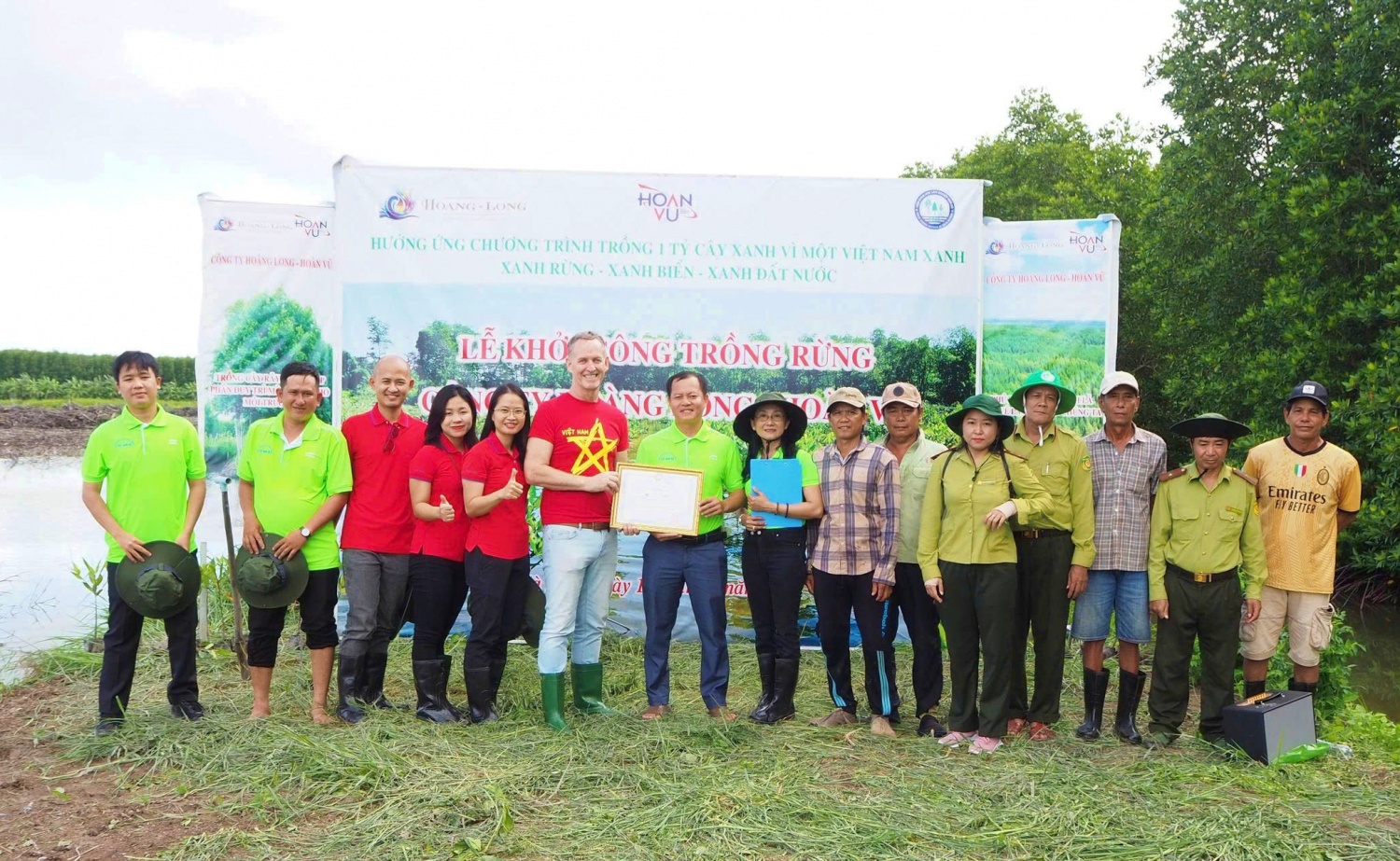 HL-HV JOCs tiếp tục triển khai hoạt động trồng cây và an sinh xã hội tại Cà Mau