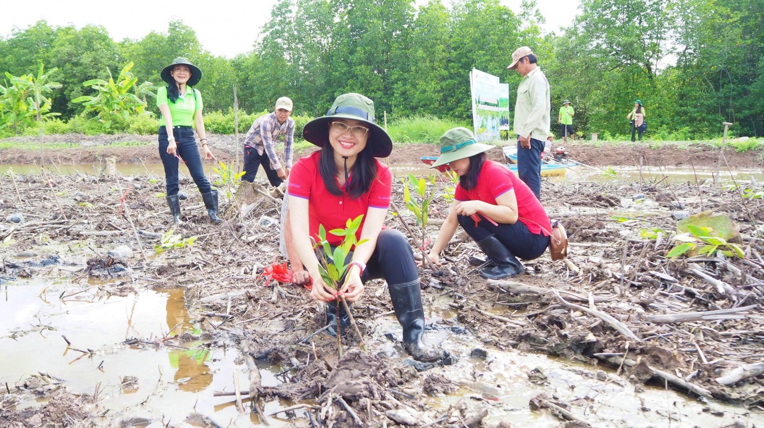 HL-HV JOCs tiếp tục triển khai hoạt động trồng cây và an sinh xã hội tại Cà Mau