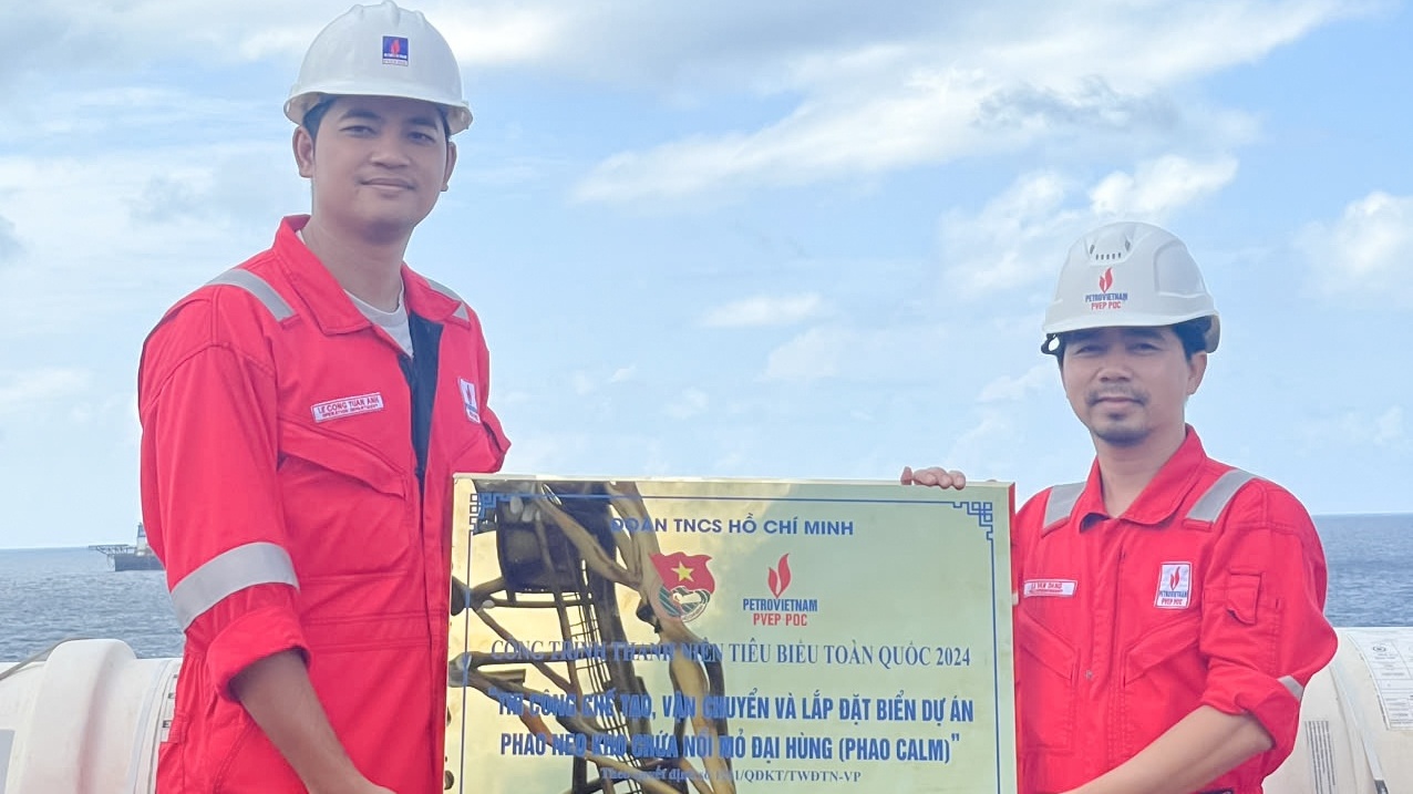 Gắn biển công trình thanh niên cấp Trung ương Đoàn cho công trình của Tuổi trẻ PVEP-POC
