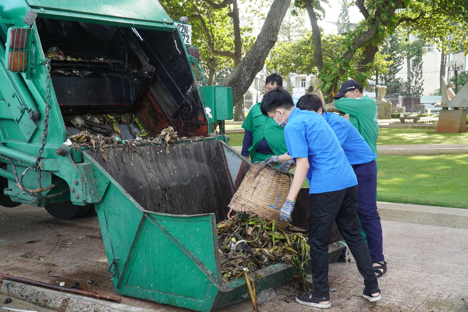 TP HCM: Phường Vũng Tàu ra quân làm sạch môi trường TP HCM: Phường Vũng Tàu ra quân làm sạch môi trường