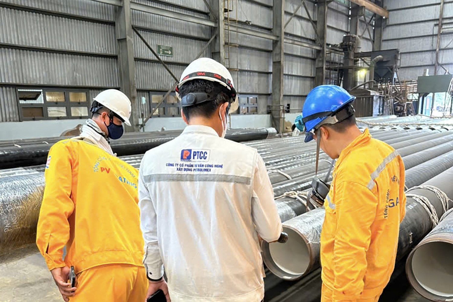 Kiểm tra sản phẩm trước khi bàn giao cho khách hàng Kiểm tra sản phẩm trước khi bàn giao cho khách hàng