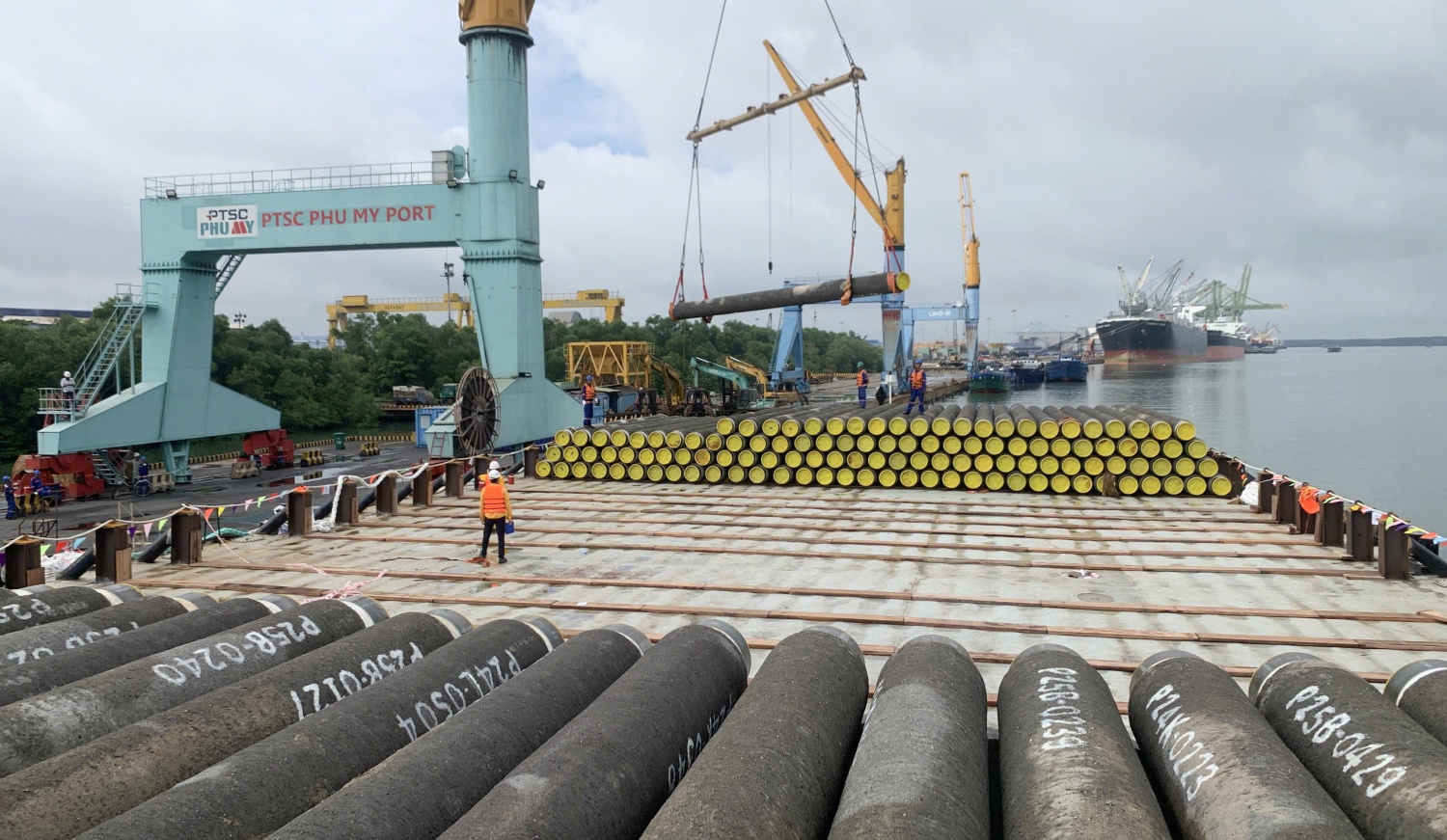 PV GAS COATING bàn giao lô ống thành phẩm gói thầu Pipeline Lô B – Tuyến nội mỏ PV GAS COATING bàn giao lô ống thành phẩm gói thầu Pipeline Lô B – Tuyến nội mỏ