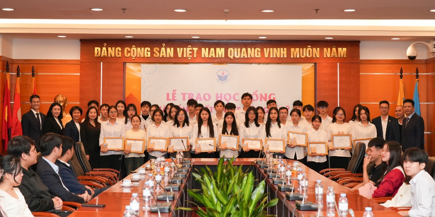 Quỹ “Thắp Sáng Niềm Tin” xét duyệt 80 suất học bổng cho các tân sinh viên