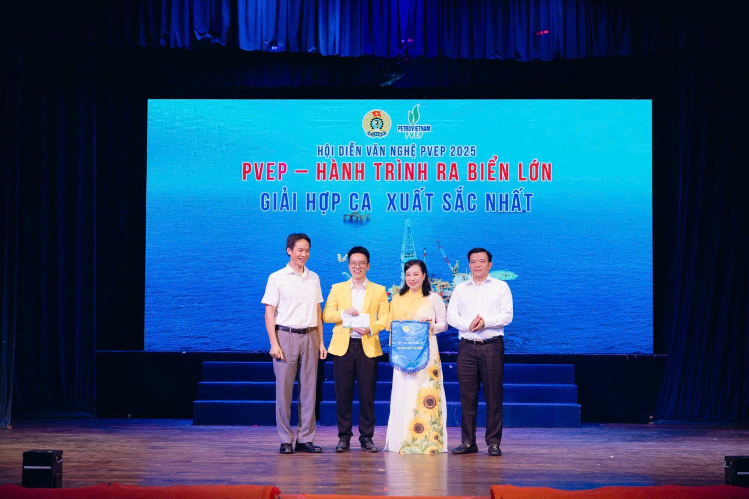 Hội diễn Văn nghệ PVEP 2025: Hành trình vươn ra biển lớn, gắn kết trái tim người lao động