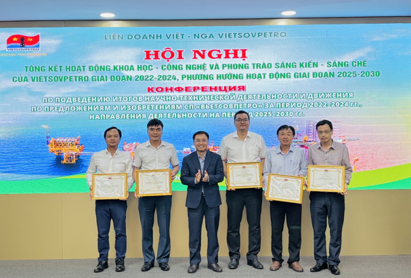 Xí nghiệp Khí (Vietsovpetro) trên hành trình chuyển đổi số và ứng dụng trí tuệ nhân tạo Xí nghiệp Khí (Vietsovpetro) trên hành trình chuyển đổi số và ứng dụng trí tuệ nhân tạo