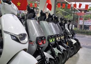 Ắc quy chì-axit và pin lithium: Cuộc đối đầu âm thầm định hình tương lai xe máy điện Việt Nam