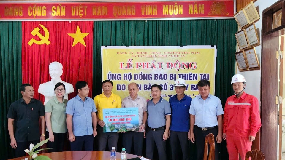 Công ty CP Thủy điện Hủa Na và tình người nơi "rốn lũ"