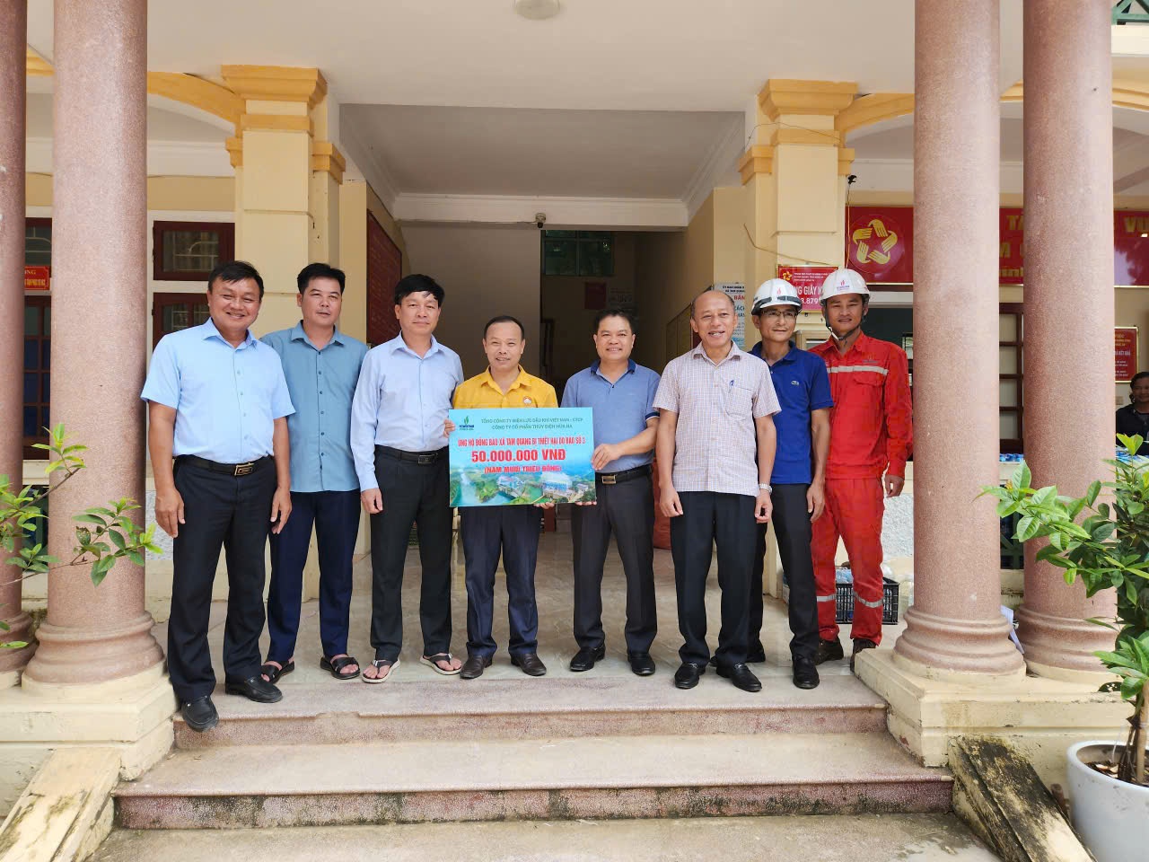 Công ty CP Thủy điện Hủa Na và tình người nơi "rốn lũ"