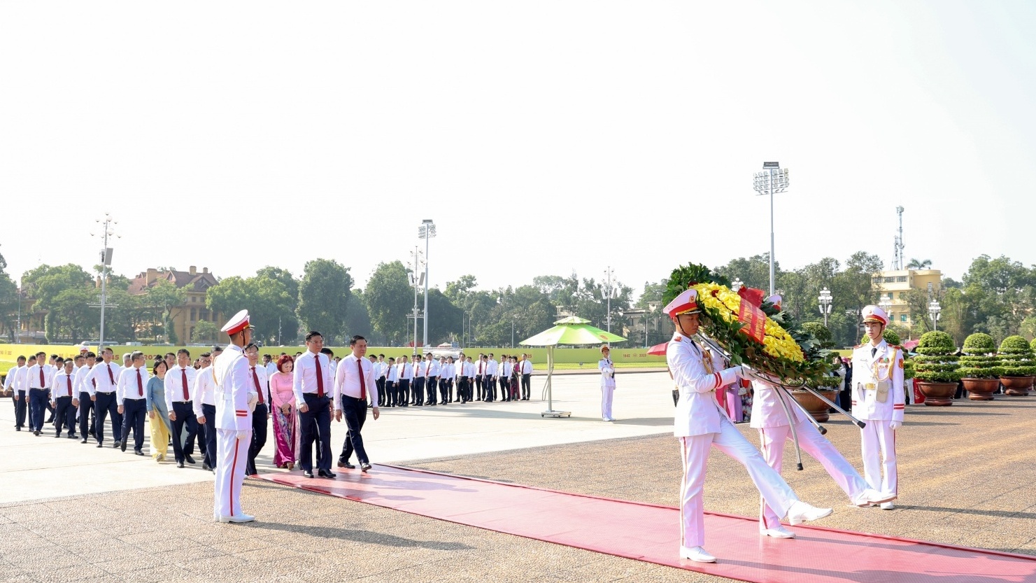 Đoàn đại biểu Đảng bộ Petrovietnam vào Lăng viếng Chủ tịch Hồ Chí Minh