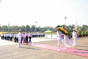Đoàn đại biểu Đảng bộ Petrovietnam vào Lăng viếng Chủ tịch Hồ Chí Minh
