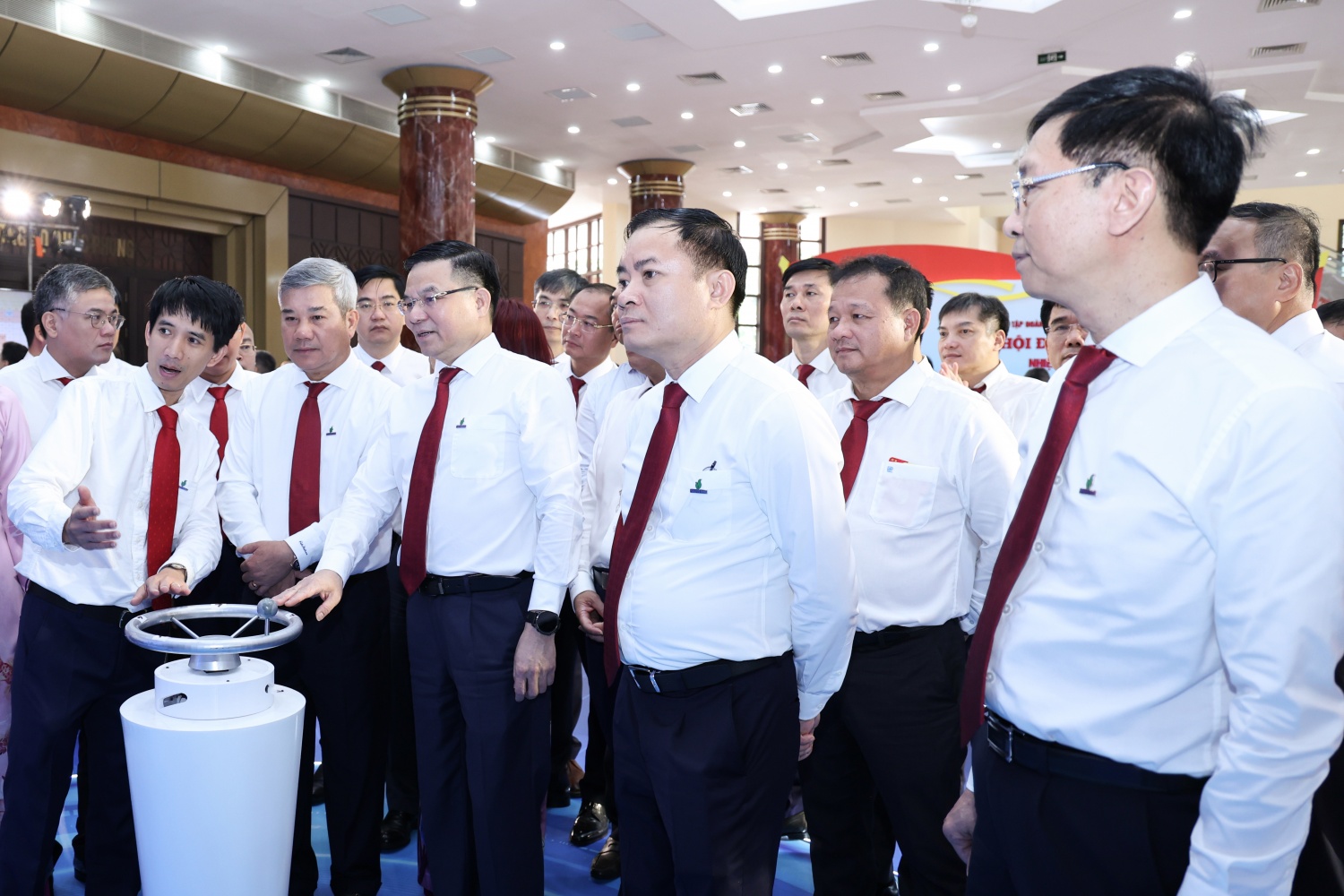 Phát huy tinh thần đoàn kết và trách nhiệm trong công tác chuẩn bị Đại hội