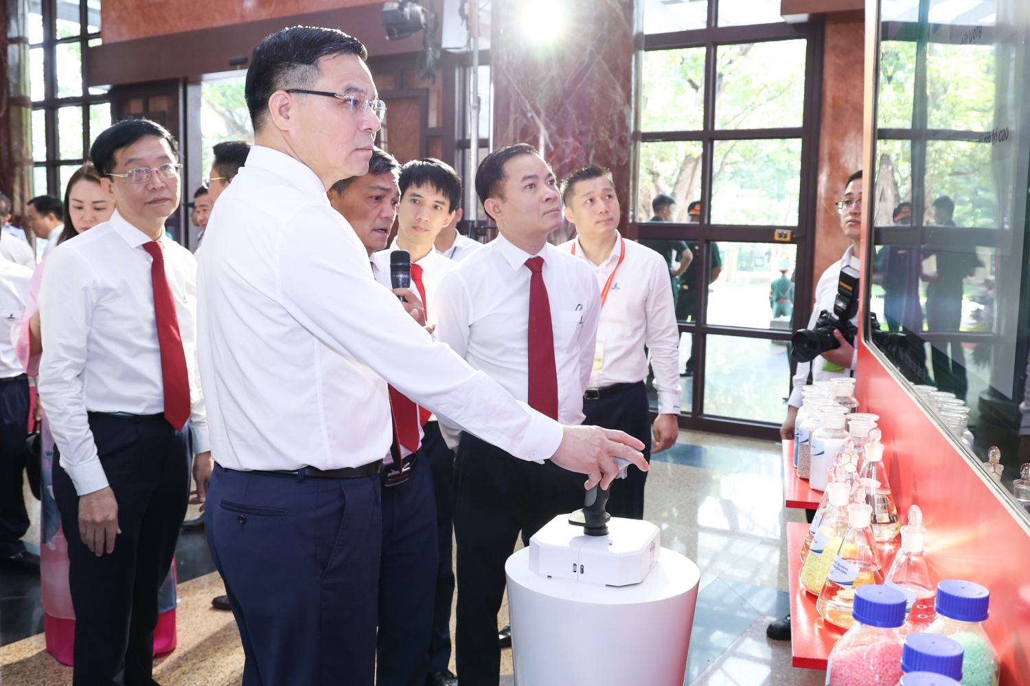 Phát huy tinh thần đoàn kết và trách nhiệm trong công tác chuẩn bị Đại hội