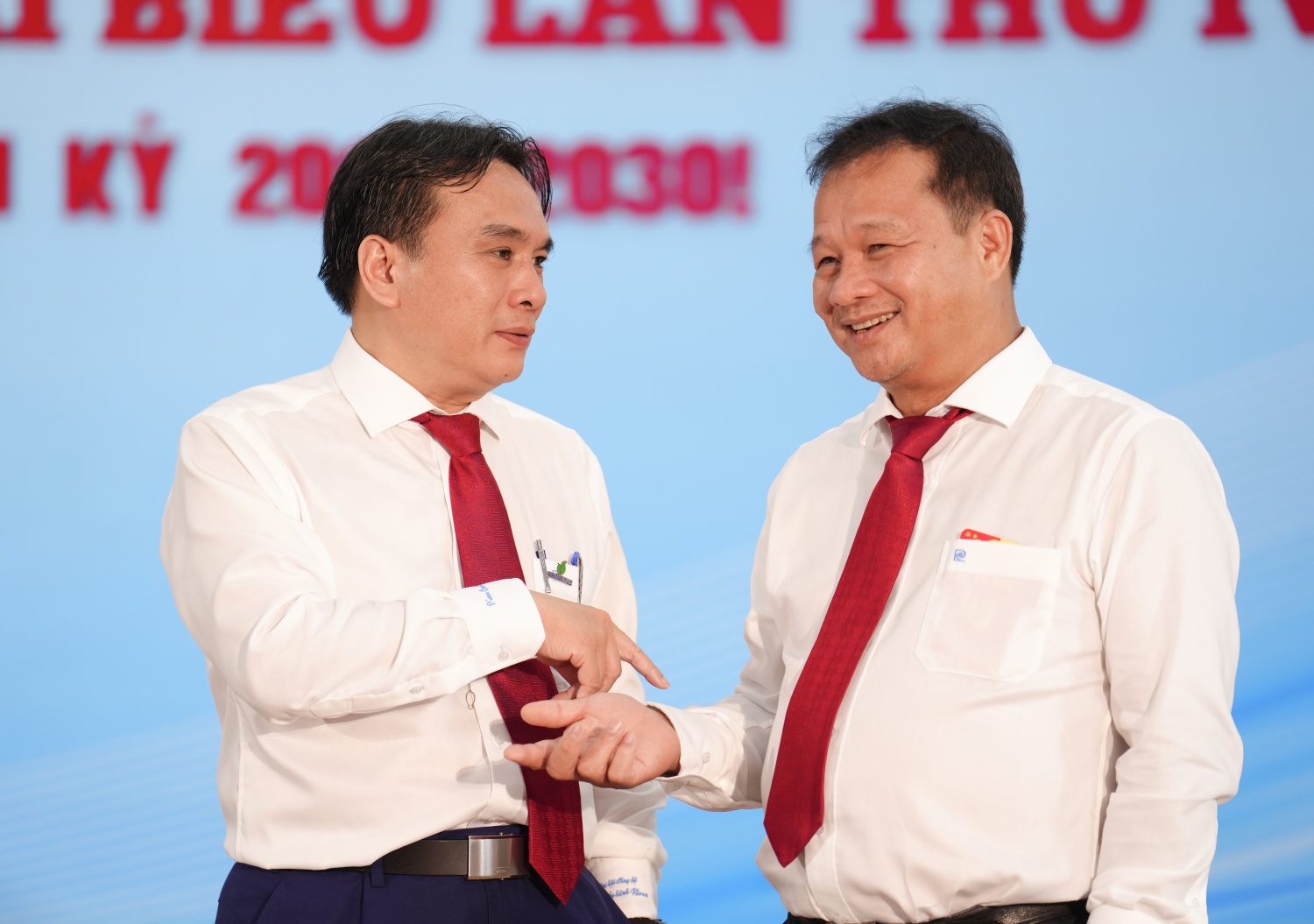 Các đại biểu gặp gỡ, trao đổi, thảo luận Các đại biểu gặp gỡ, trao đổi, thảo luận