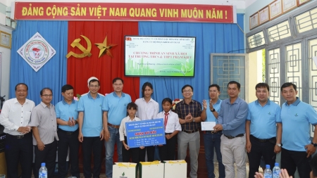 Những “người thợ lọc dầu” BSR lan tỏa yêu thương - Thắp sáng ước mơ của học trò vùng cao Quảng Ngãi