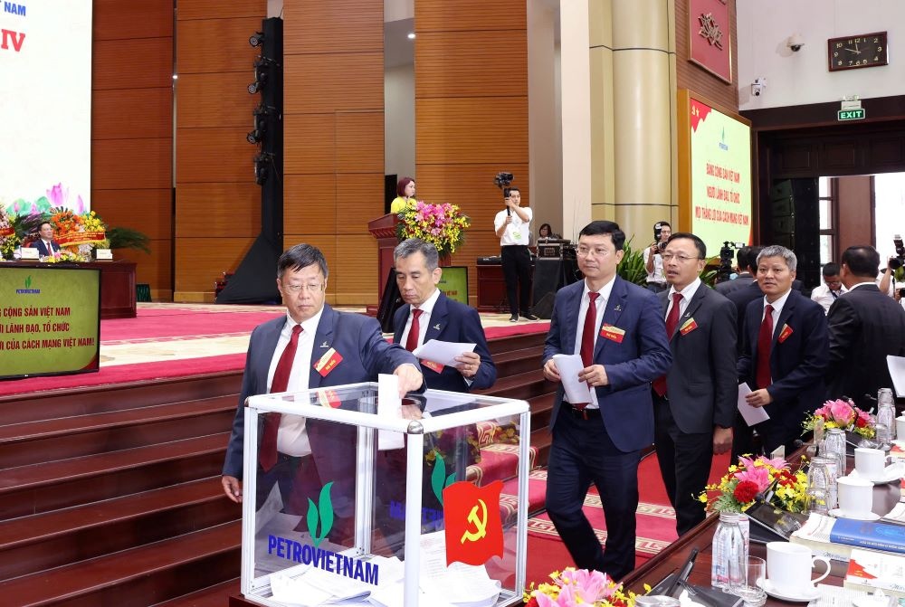 Phát triển Tập đoàn có tiềm lực mạnh, quản trị hiện đại, năng lực cạnh tranh cao, tiên phong trong chuyển dịch năng lượng và tăng trưởng xanh bền vững