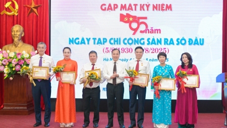 Chủ tịch HĐTV Petrovietnam Lê Mạnh Hùng được vinh danh với nhiều đóng góp cho Tạp chí Cộng sản