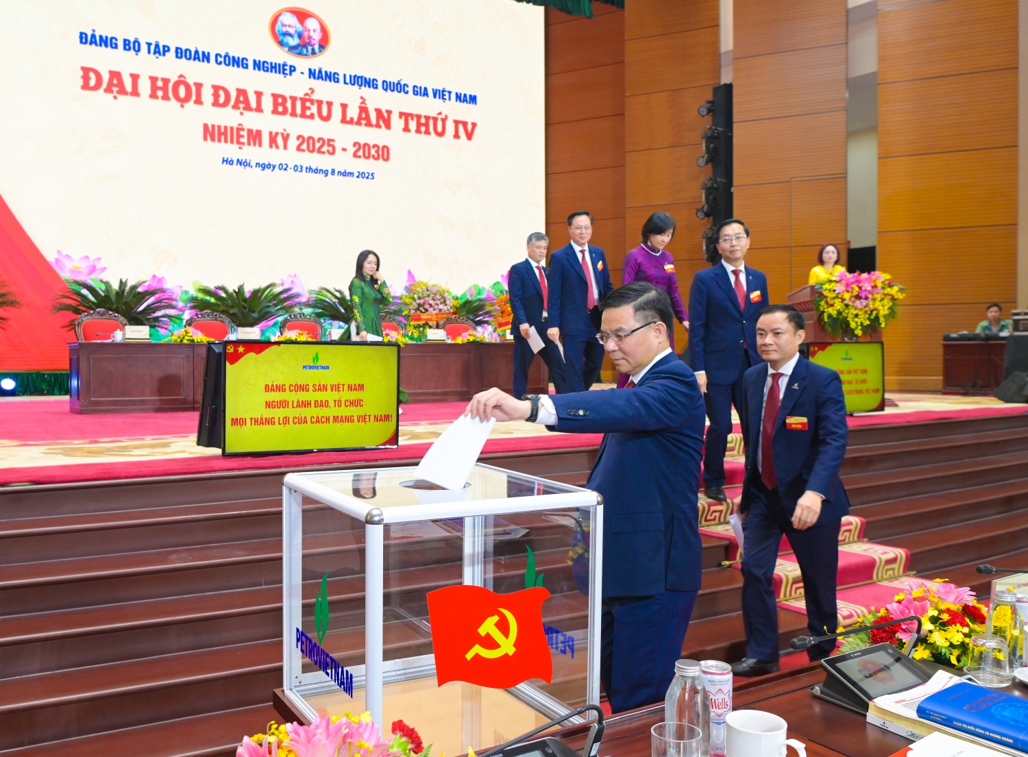 Phát triển Tập đoàn có tiềm lực mạnh, quản trị hiện đại, năng lực cạnh tranh cao, tiên phong trong chuyển dịch năng lượng và tăng trưởng xanh bền vững