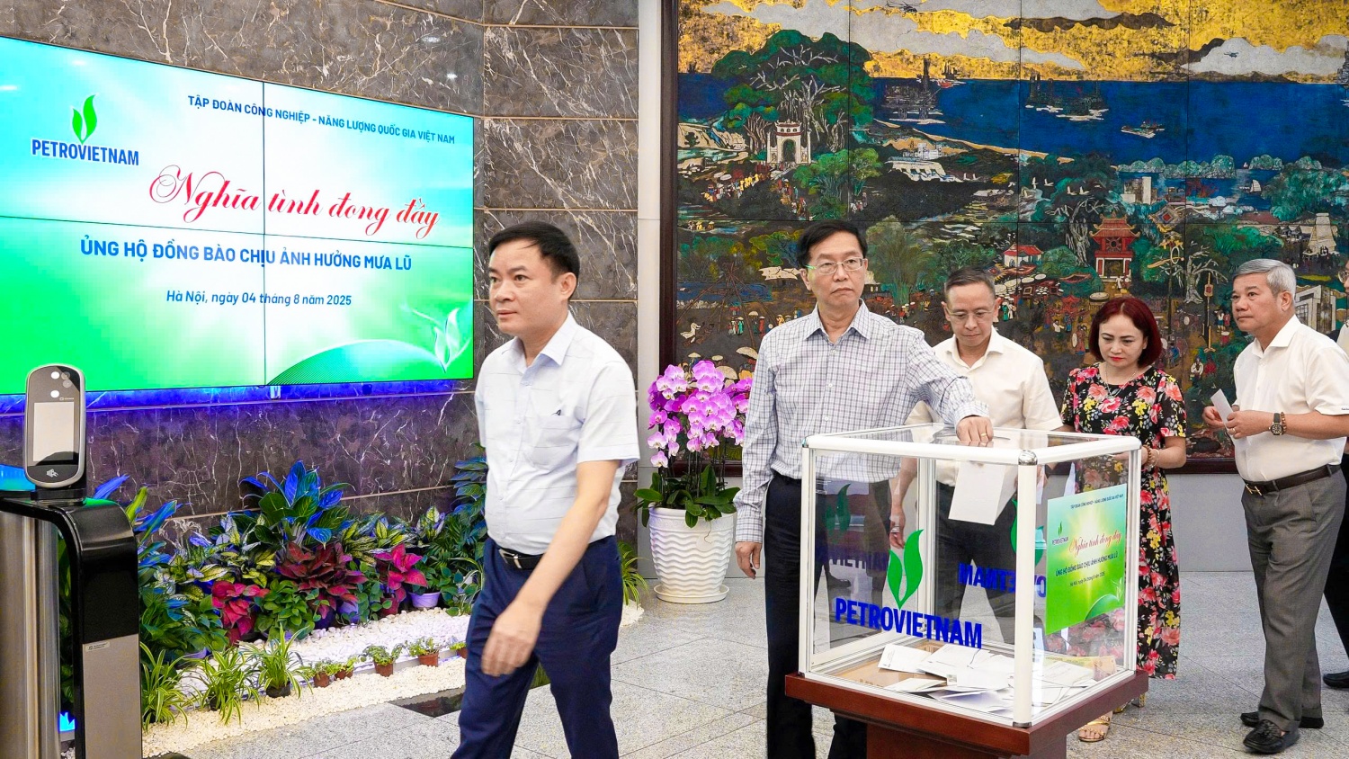 Petrovietnam chung tay hướng về đồng bào vùng lũ Petrovietnam chung tay hướng về đồng bào vùng lũ