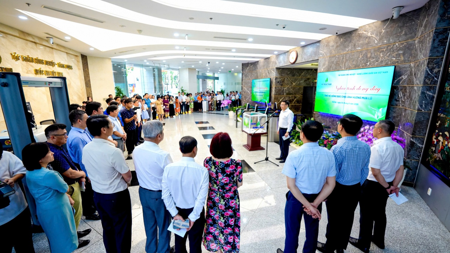 Petrovietnam chung tay hướng về đồng bào vùng lũ Petrovietnam chung tay hướng về đồng bào vùng lũ