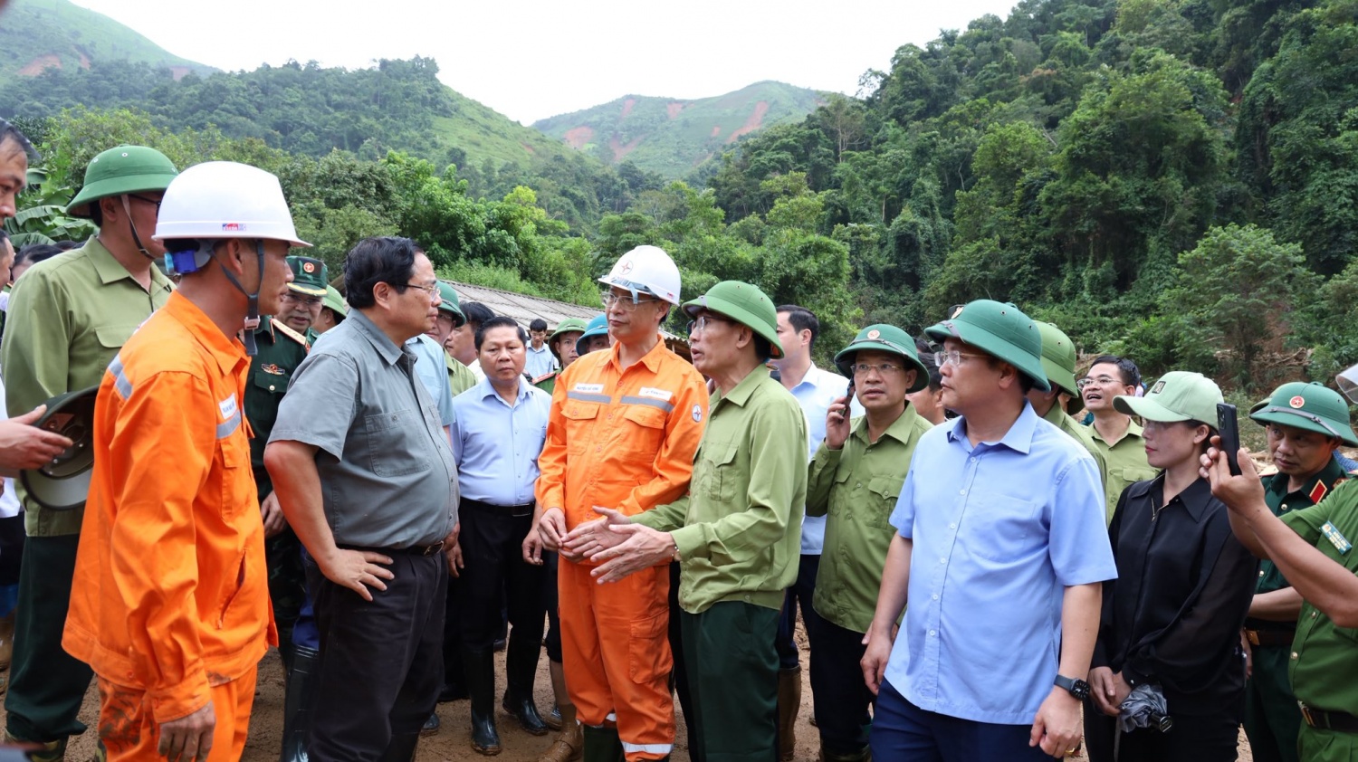 Hoàn tất khôi phục cấp điện cho người dân vùng lũ Điện Biên