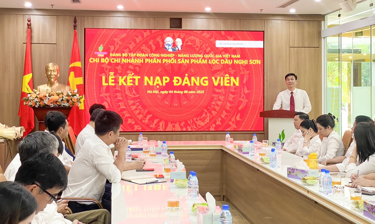 Đồng chí Nguyễn Duyên Cường, Bí thư Chi bộ PVNDB phát biểu tại buổi lễ