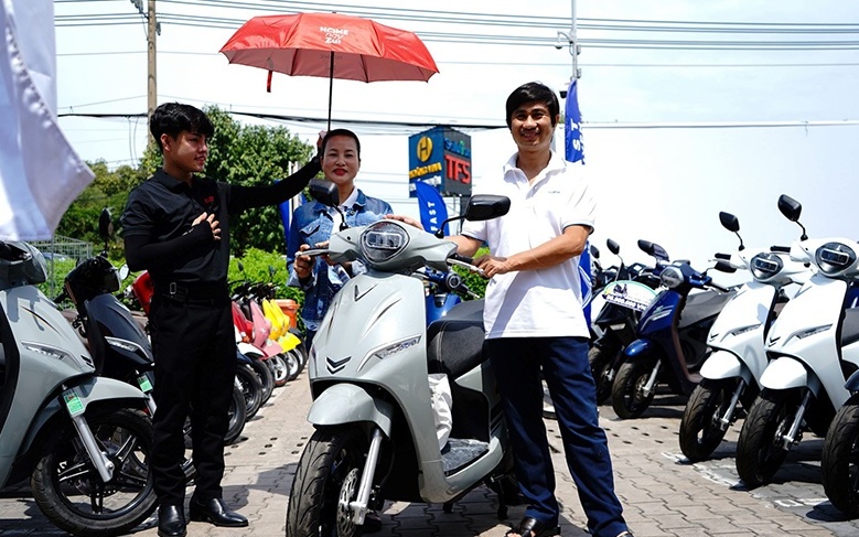 “Ngày hội thu xăng đổi điện” phủ sóng 3 miền, khách ùn ùn rước xe VinFast về nhà