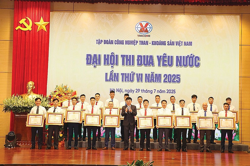 “Ngọn lửa thi đua” thắp sáng TKV