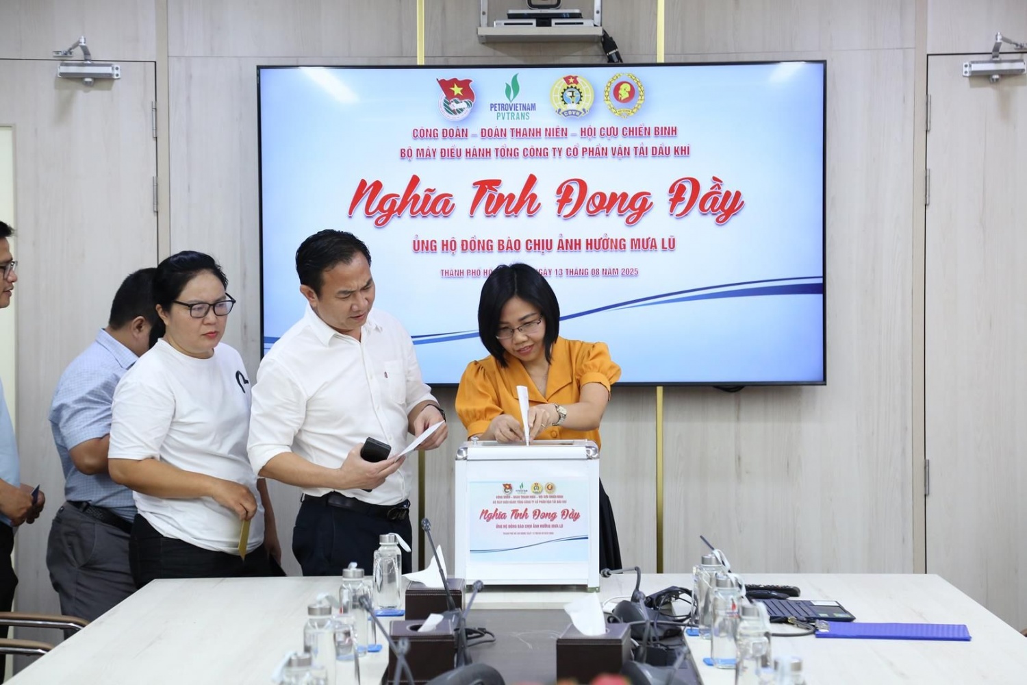 PVTrans chung tay ủng hộ đồng bào các địa phương bị ảnh hưởng bởi mưa lũ