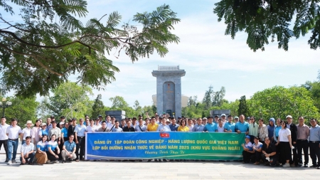 Lớp bồi dưỡng nhận thức về Đảng khu vực Quảng Ngãi học tập thực tế qua hành trình về nguồn tại các "địa chỉ đỏ"
