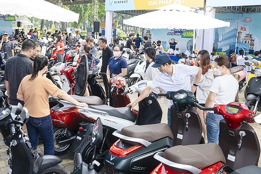 Chuỗi sự kiện “Đổi xăng lấy điện” tiếp tục mang cơ hội “chuyển đổi xanh trong ngày” tới khách hàng Việt