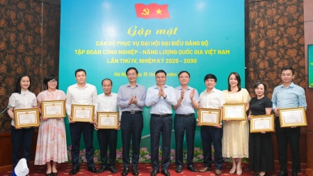 Petrovietnam khen thưởng các tập thể xuất sắc trong công tác tổ chức Đại hội Đảng bộ Tập đoàn lần thứ IV, nhiệm kỳ 2025-2030