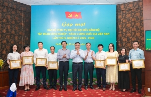 Petrovietnam khen thưởng các tập thể xuất sắc trong công tác tổ chức Đại hội Đảng bộ Tập đoàn lần thứ IV, nhiệm kỳ 2025-2030