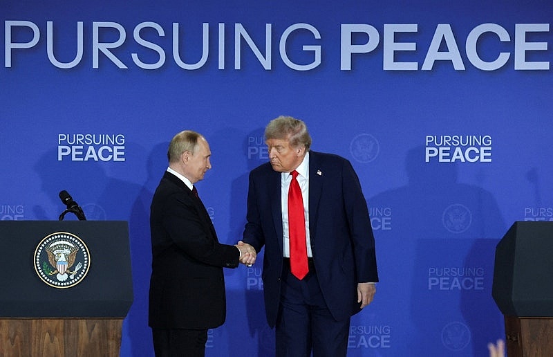 Tổng thống Nga Vladimir Putin và Tổng thống Mỹ Donald Trump tại hội nghị thượng đỉnh