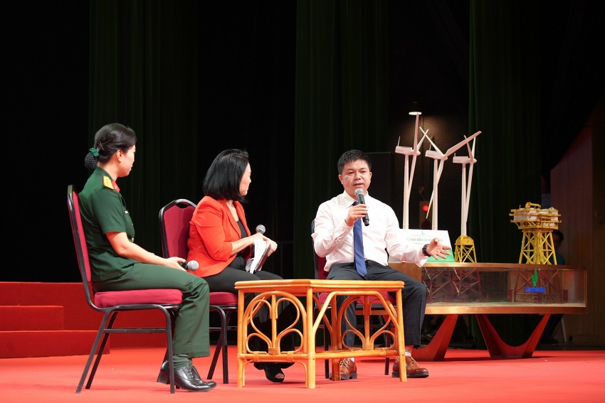 Anh Vũ Văn Hoan, Kỹ sư trưởng kết cấu công trình ngoài khơi, đại diện người lao động tiêu biểu PTSC/Petrovietnam chia sẻ tại diễn đàn Thúc đẩy tiềm năng lao động sáng tạo - Yếu tố then chốt để Petrovietnam phát triển bền vững