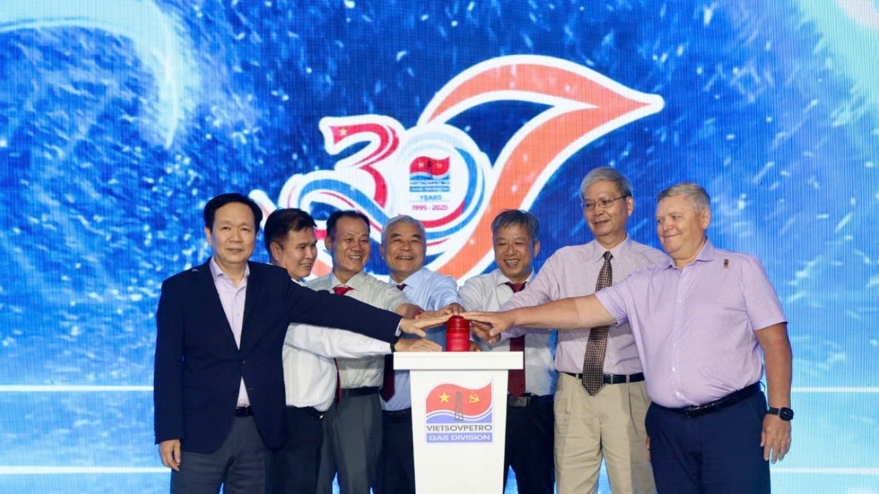 Xí nghiệp Khí Vietsovpetro: 30 năm đồng hành cùng dòng khí  - Vững bước tiên phong