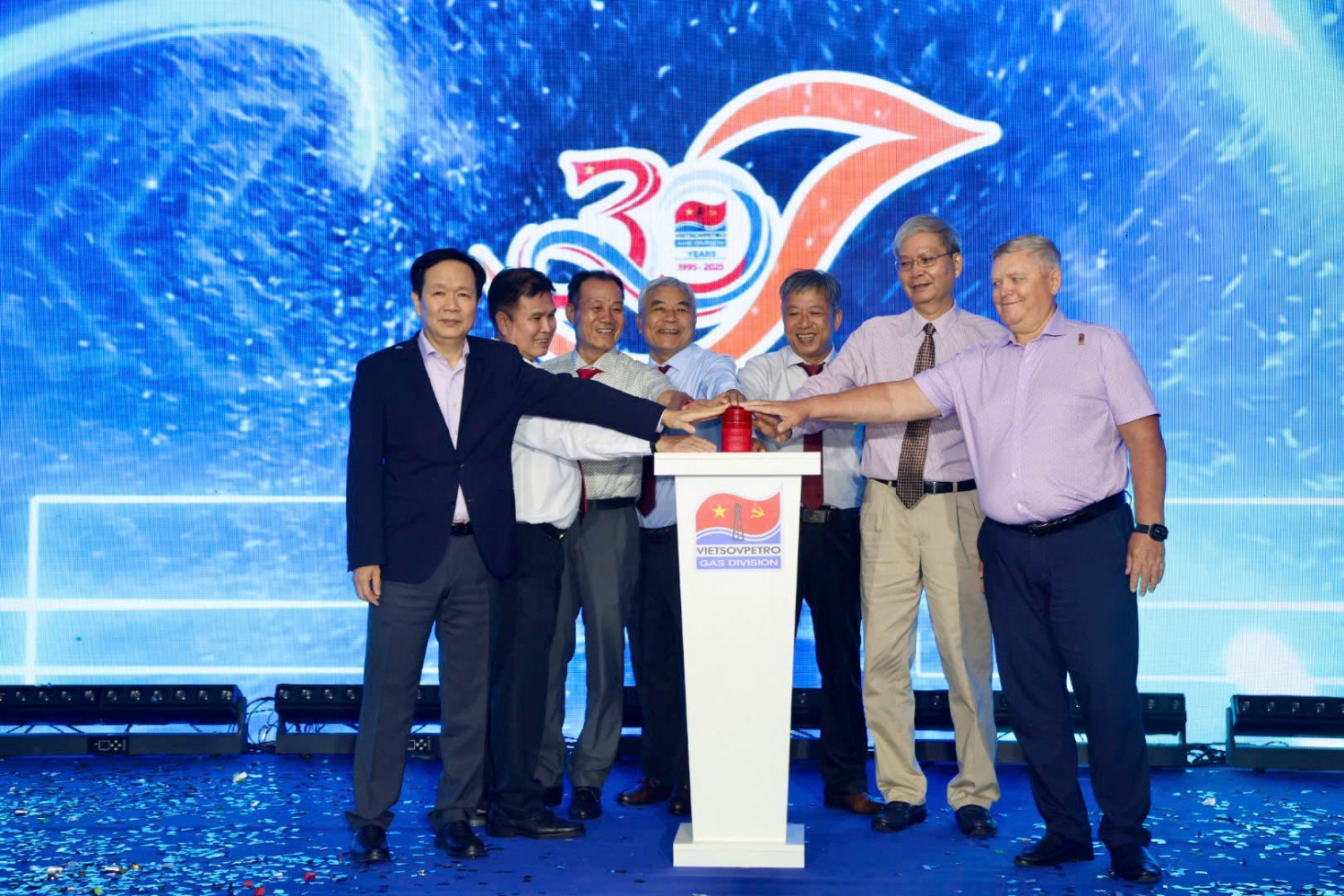 Xí nghiệp Khí Vietsovpetro: 30 năm đồng hành cùng dòng Khí “Vững bước tiên phong”