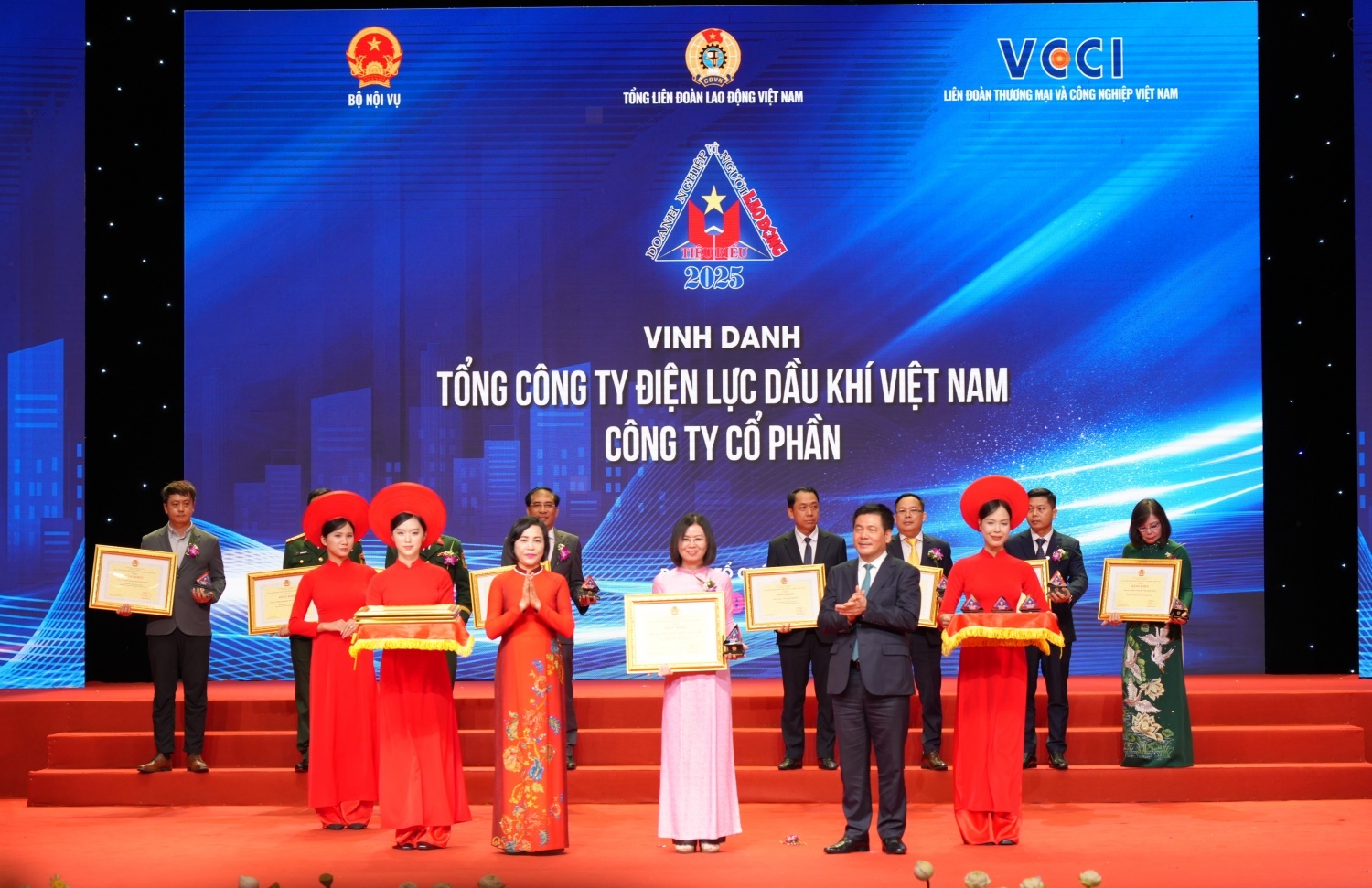 3 đơn vị Petrovietnam được vinh danh “Doanh nghiệp tiêu biểu vì người lao động” năm 2025
