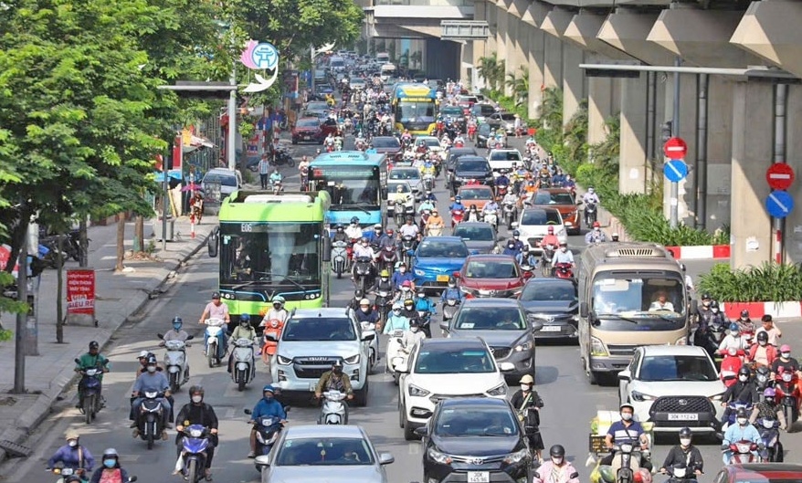 Hà Nội tổng rà soát phương tiện cá nhân, chuẩn bị lộ trình “xanh hóa” giao thông