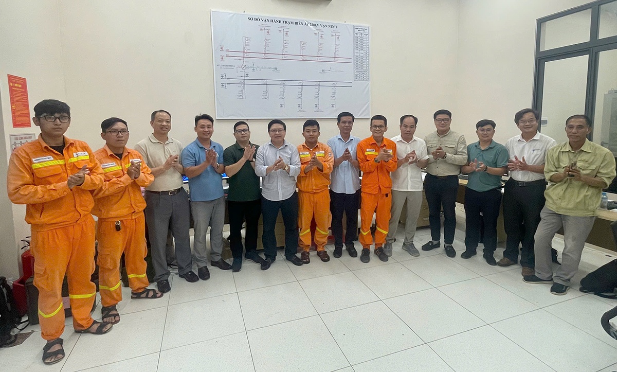 Đóng điện Dự án Trạm biến áp 220kV Vạn Ninh và đường dây đấu nối