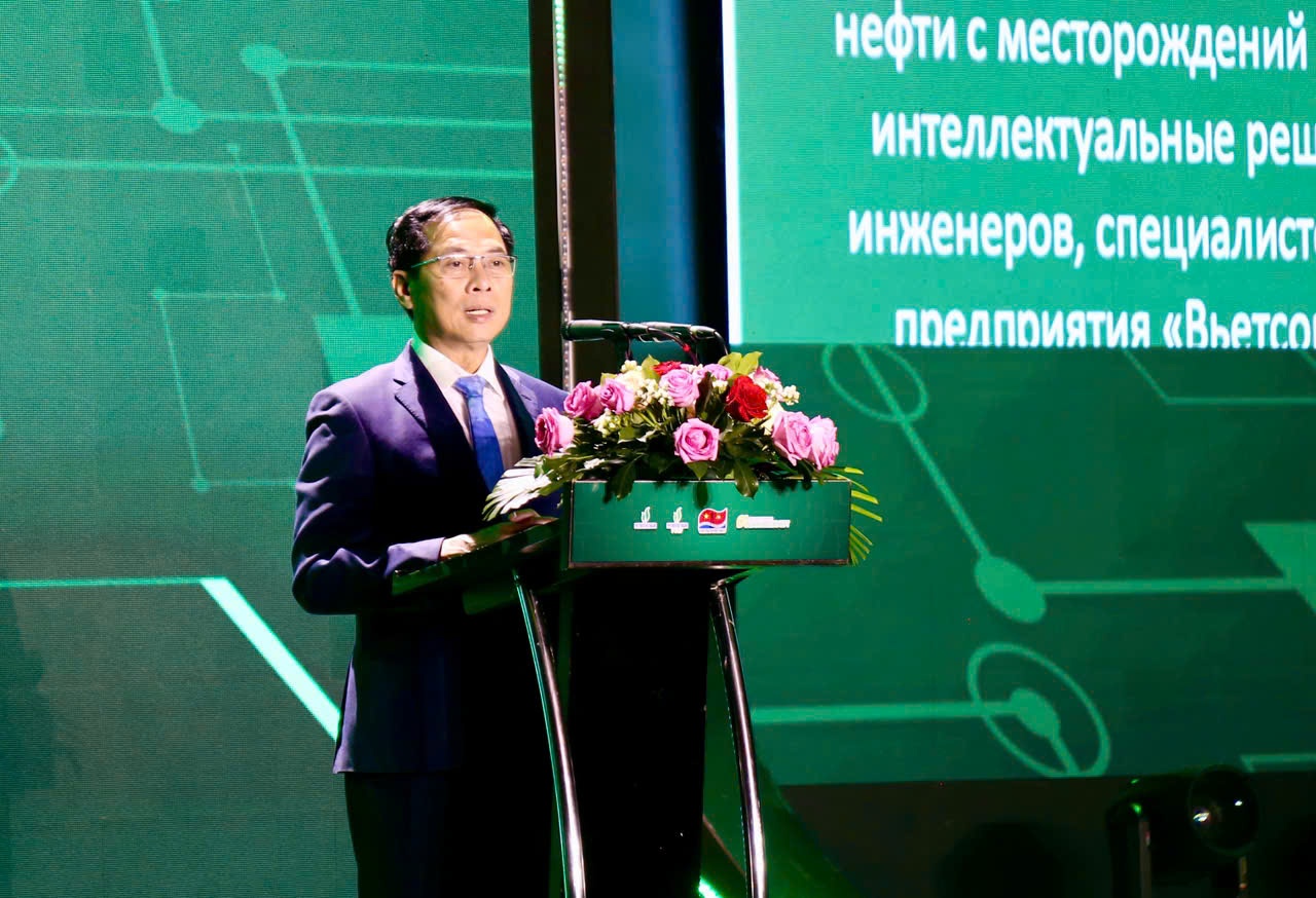 Lễ đón mừng dòng dầu đầu tiên từ dự án phát triển mỏ Kình Ngư Trắng – Kình Ngư Trắng Nam