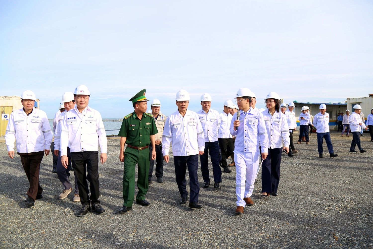 [Chùm ảnh] Phó Thủ tướng Bùi Thanh Sơn thăm và động viên người lao động PTSC