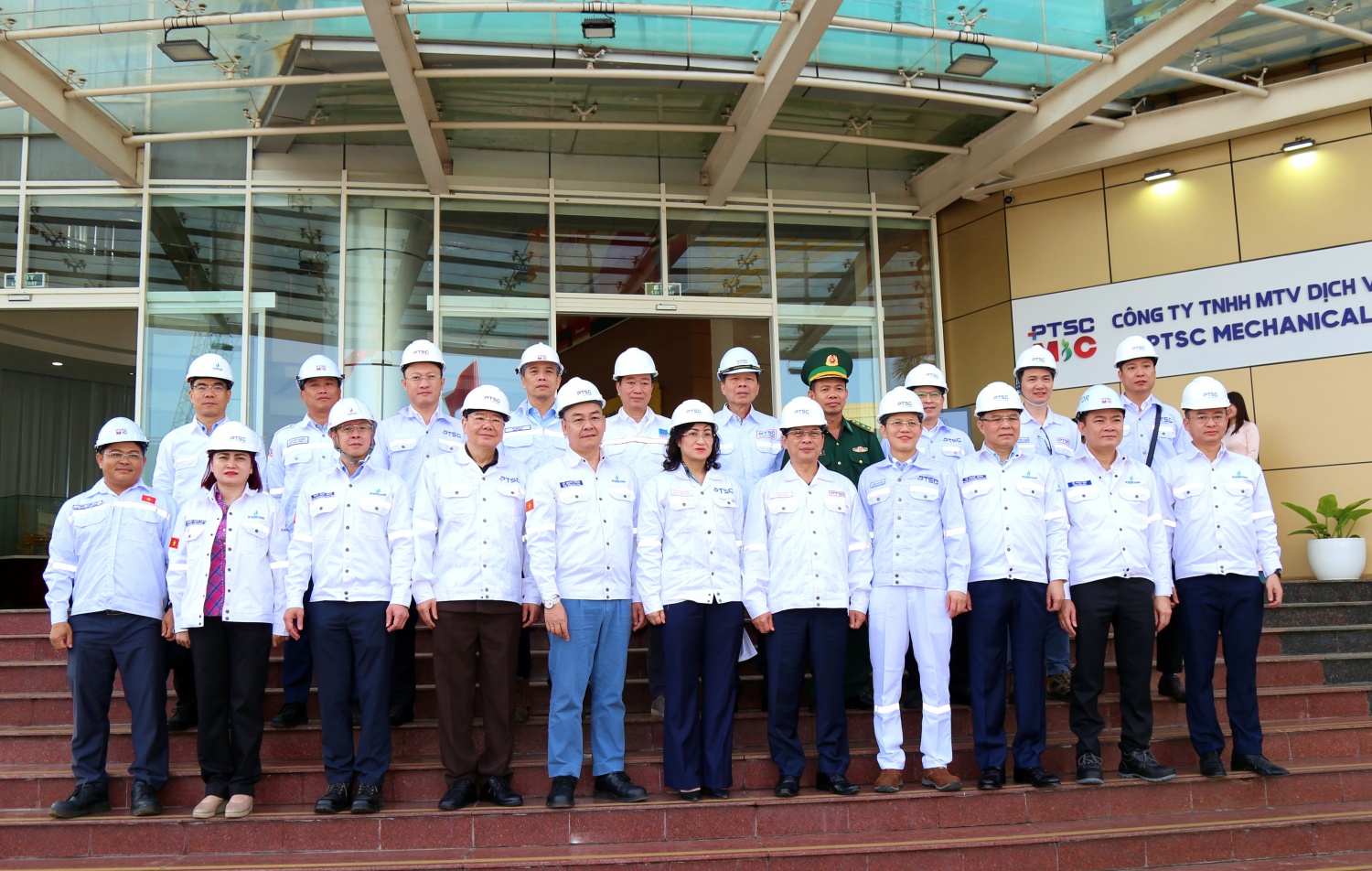 [Chùm ảnh] Phó Thủ tướng Bùi Thanh Sơn thăm và động viên người lao động PTSC