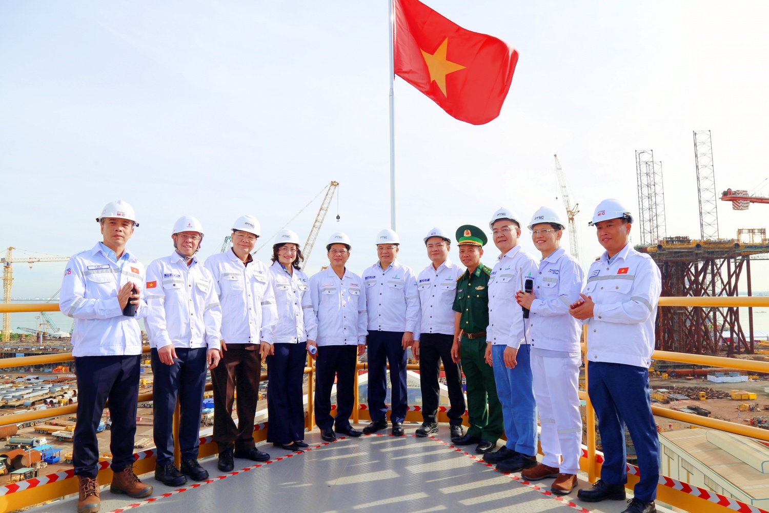[Chùm ảnh] Phó Thủ tướng Bùi Thanh Sơn thăm và động viên người lao động PTSC
