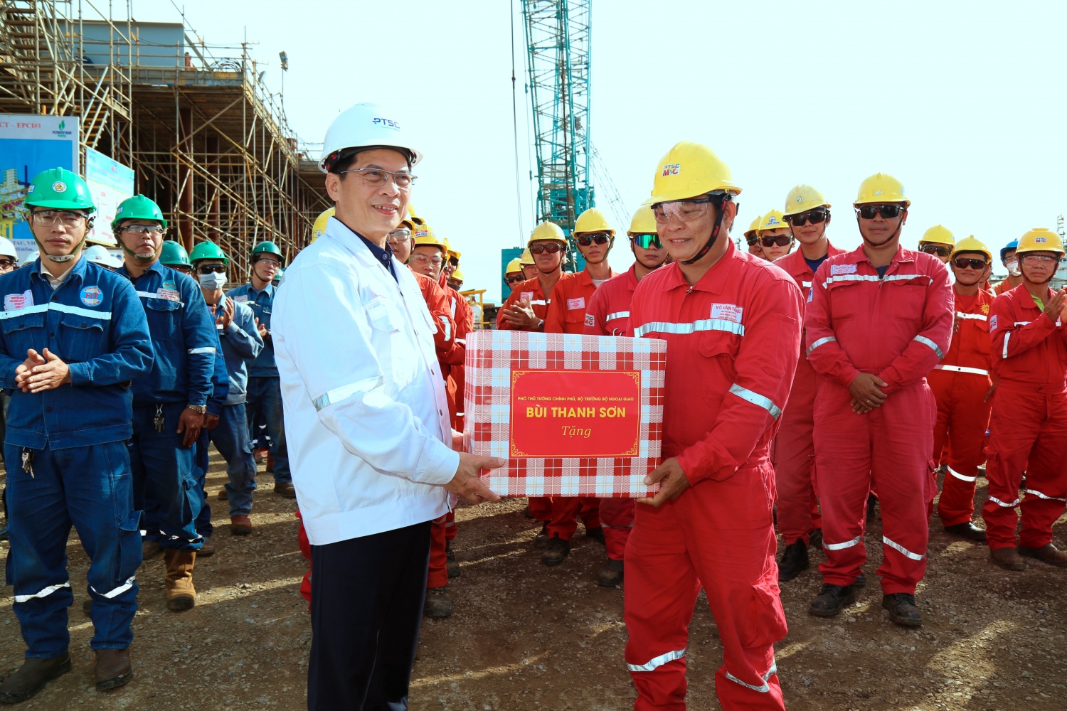 [Chùm ảnh] Phó Thủ tướng Bùi Thanh Sơn thăm và động viên người lao động PTSC